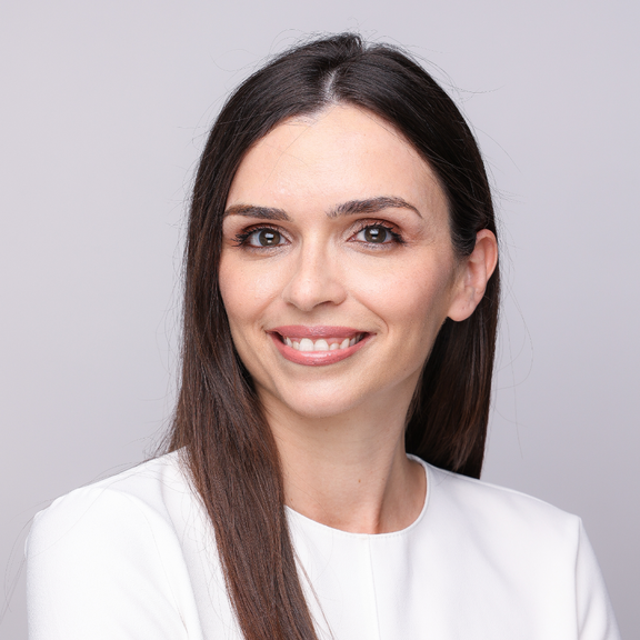 https://a.storyblok.com/f/74887/1054x1054/464fcd23cd/maria-square.png