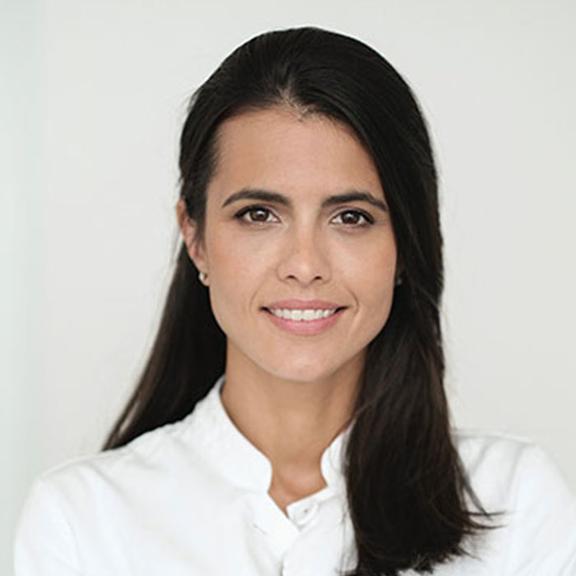 https://a.storyblok.com/f/74887/700x700/46bf3e135f/estefania-lang.jpg